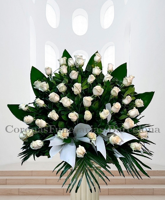 Centro abanico 50 rosas blancas para tanatorios urgente